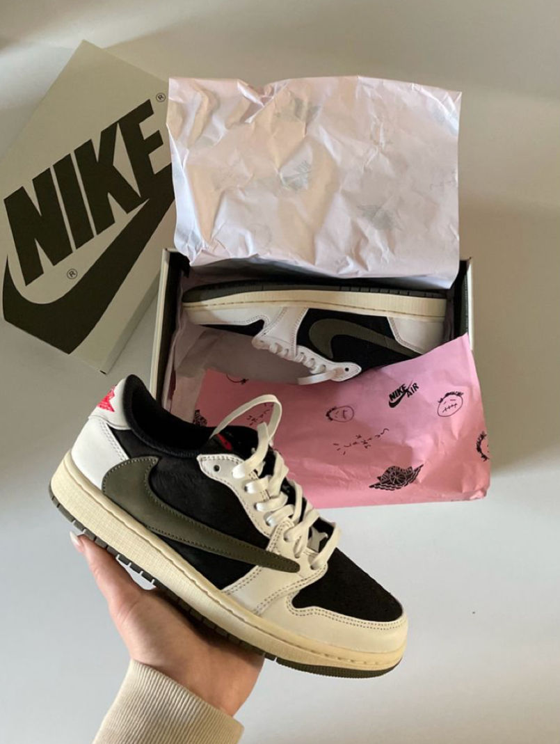 Miniature : SNEAKERS AIR (DISPONIBLE IMMÉDIATEMENT)