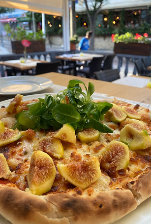 Mona's Pizza