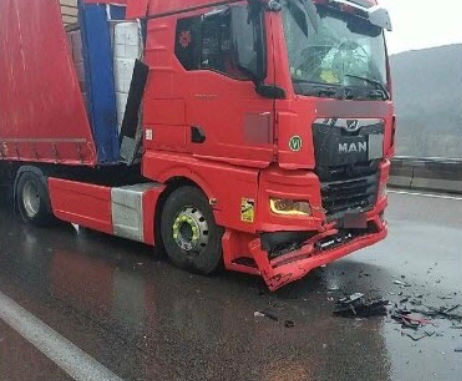 Drôme : deux poids lourds impliqués dans un accident sur l’A7, circulation fortement perturbée vers Lyon.