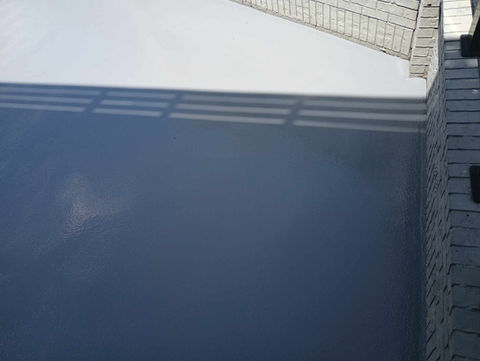 The polyaspartic epoxy blend ensures the outdoor dining area remains safe, clean, and stylish for customers.