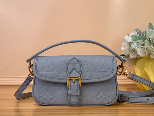 ショルダーバッグ Louis Vuitton Diane Nano Shoulder Bag LOUIS VUITTON ナノディアヌ ショルダーバッグ | TikTok