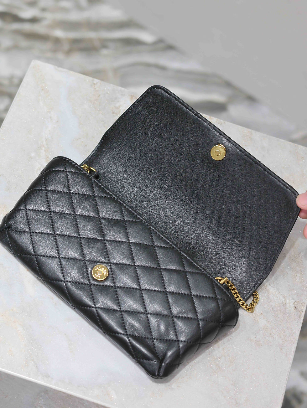 Thumbnail: YSL Chain Quilted Bag Black Gold