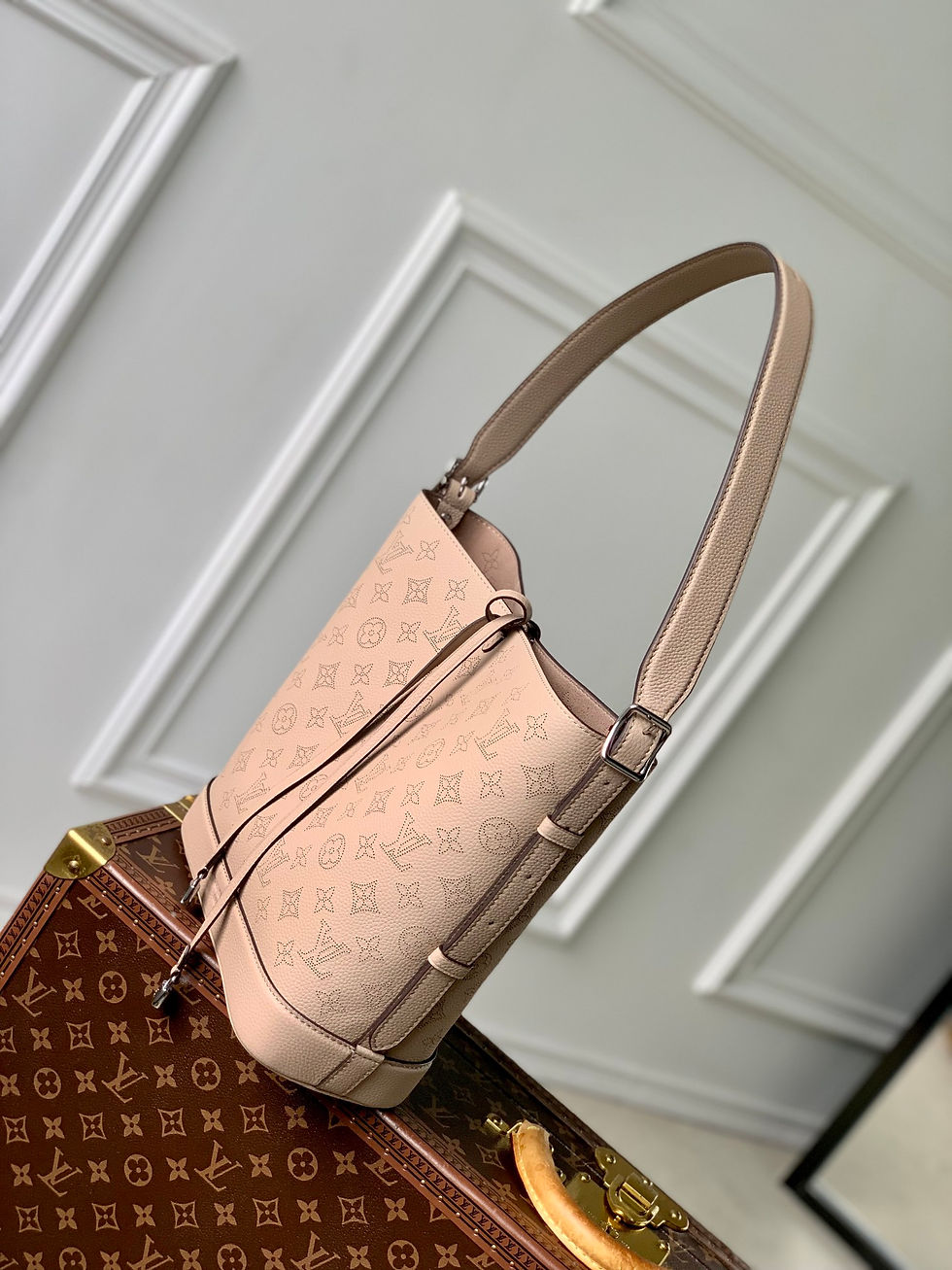 Thumbnail: Louis Vuitton Flore Handbag Beige