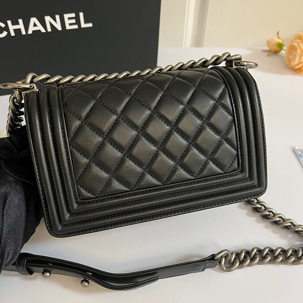 Thumbnail: Chanel Boy Silver Handbag Black