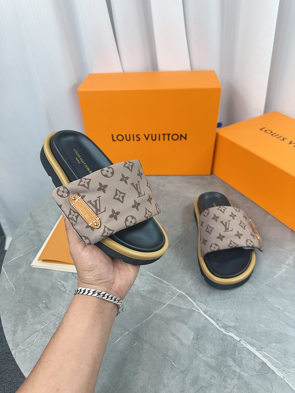 Thumbnail: Louis Vuitton Mule Black & Beige