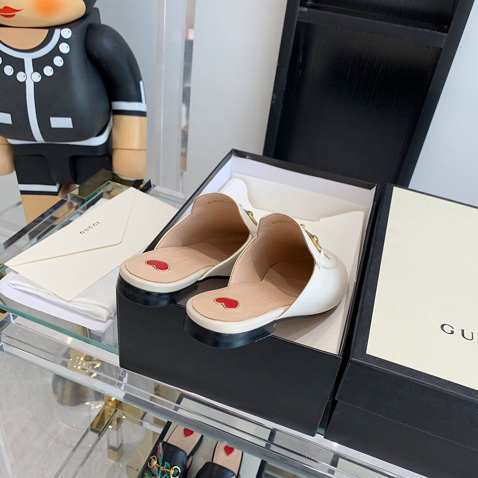 Thumbnail: Gucci Horsebit Strawberry Mule Slippers White