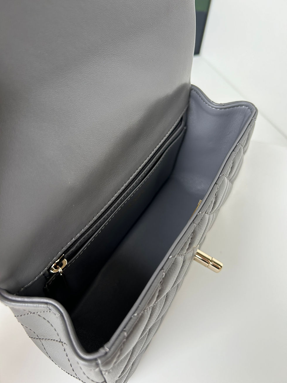 Thumbnail: Chanel Classic Flap Handbag Gray