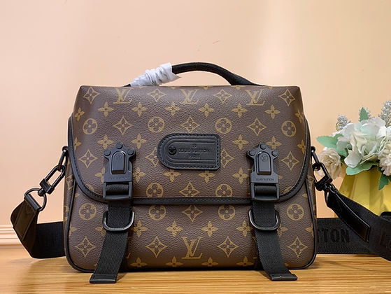 Louis Vuitton ブラウン メッセンジャーバッグ ユタ M92071 Louis Vuitton Trail Messenger Handbag Brown | Glam Bags