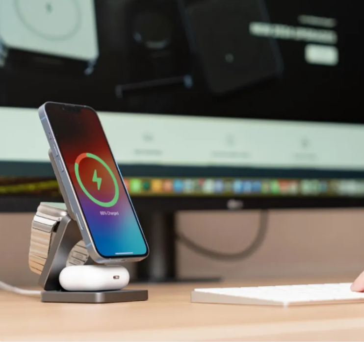 Thumbnail: Three-in-one Magnetic Wireless Charger