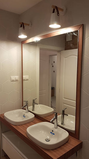 Баня с две мивки в бяло