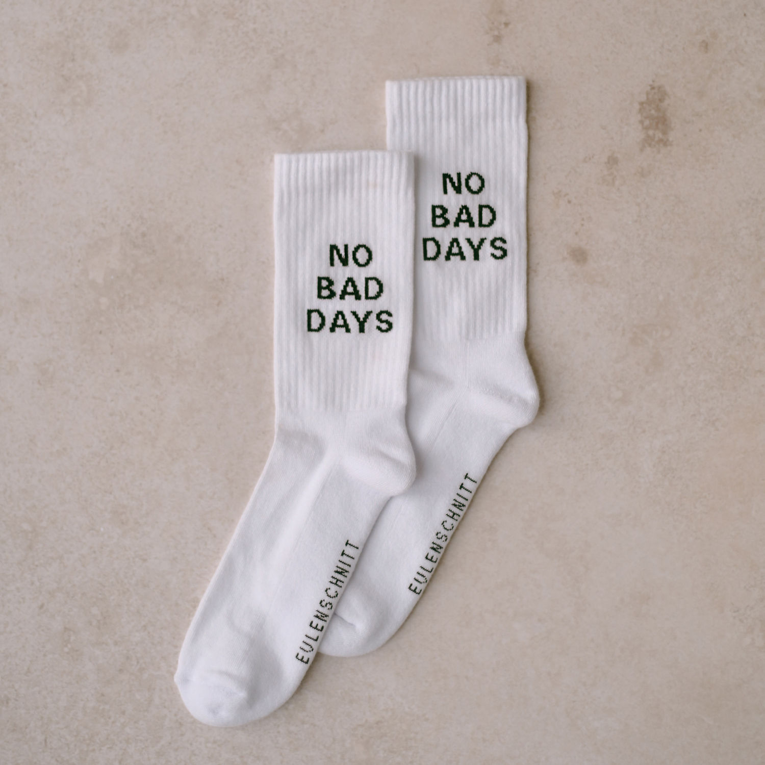 Socken weiß No Bad Days schwarz von Eulenschnitt