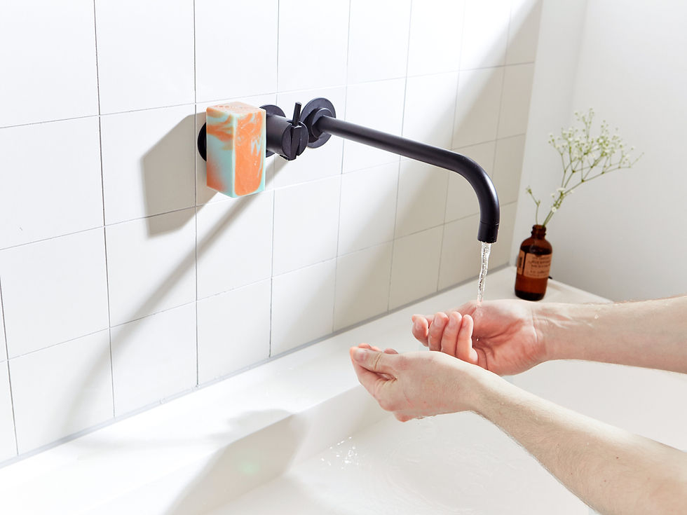 Miniaturbild: Nachhaltiger, magnetischer Seifenhalter aus 90% recycelten Fischernetzen für feste Seifen als Must-Have in jedem Bad
