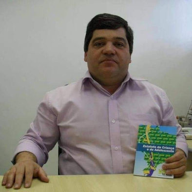 "Há que se cuidar do broto pra que a vida nos dê flor e fruto"