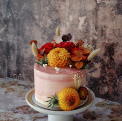 Layer cake d'automne avec dahlias.jpeg