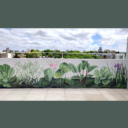 Mural de plantas acuáticas de Roxana Tejada en una terraza en Barcelona 