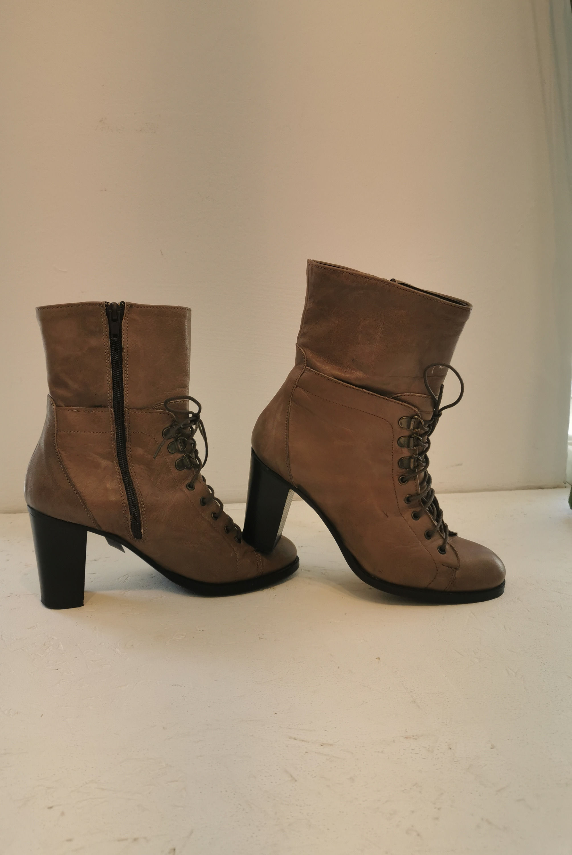 ital. Damenstiefelette ungetragen  Gr 36