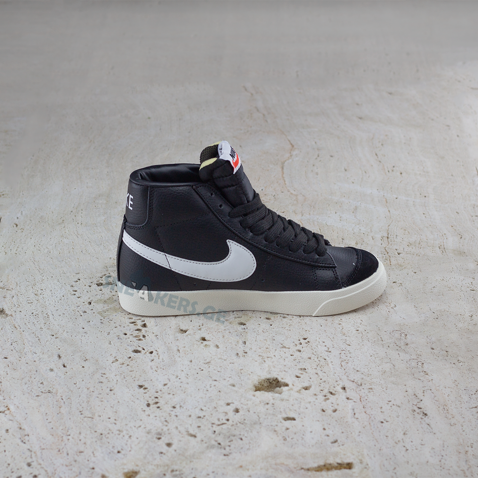 Thumbnail: Nike Blazer Mid 77