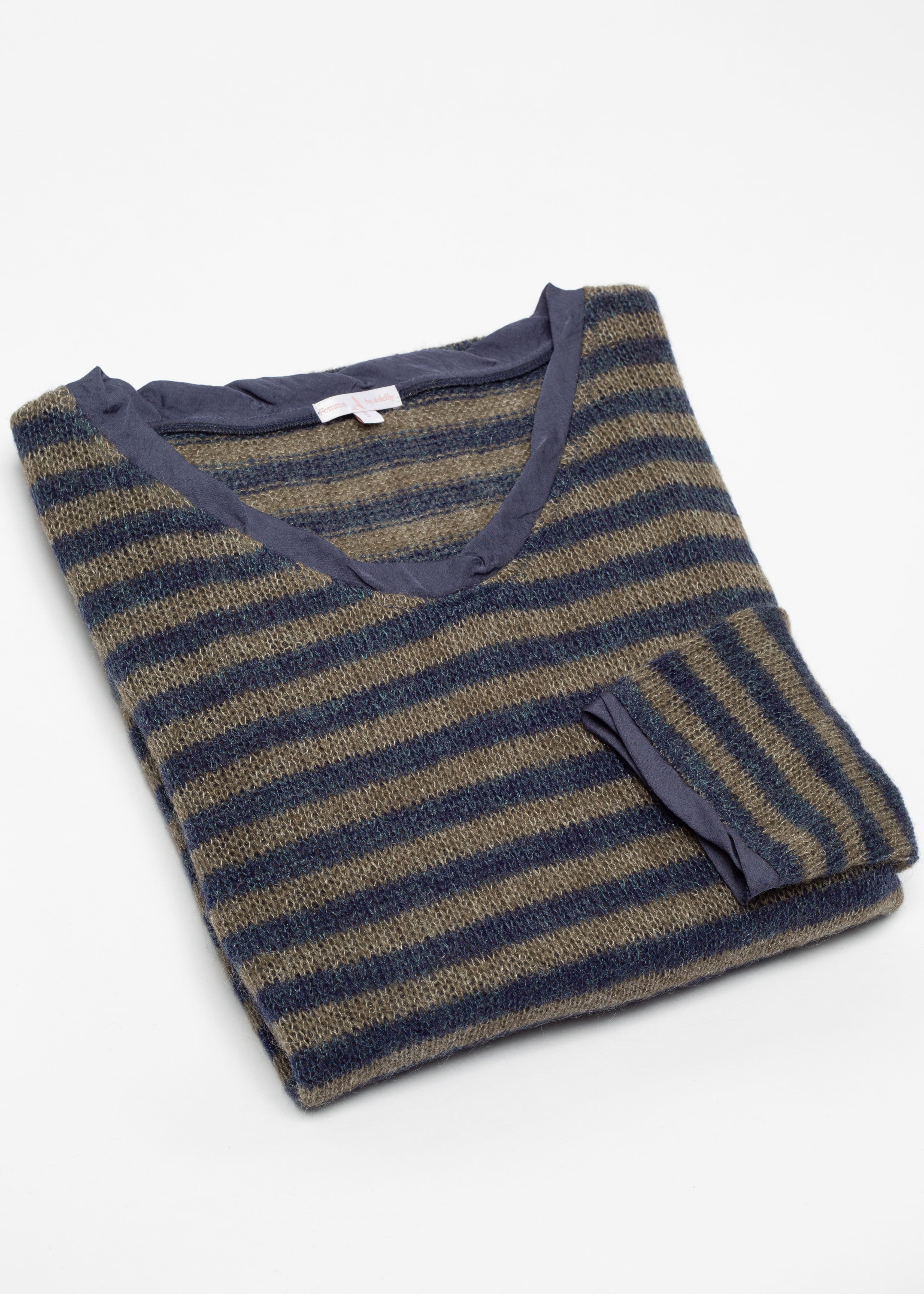 Дамски мек пуловер- синьо и бежово райе