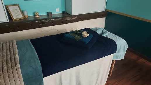 Table de massage avec kit de serviettes aux couleurs bleues