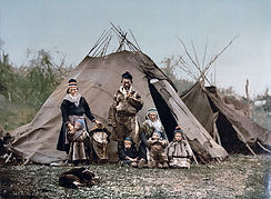 1200px-Saami_Family_1900.jpeg