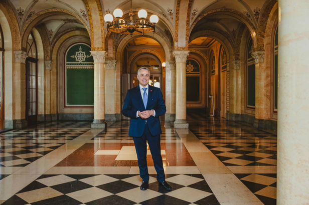 Bundesrat Ignazio Cassis im Bundeshaus West in Bern. Foto von Susanne Goldschmid Fotografin für NZZ