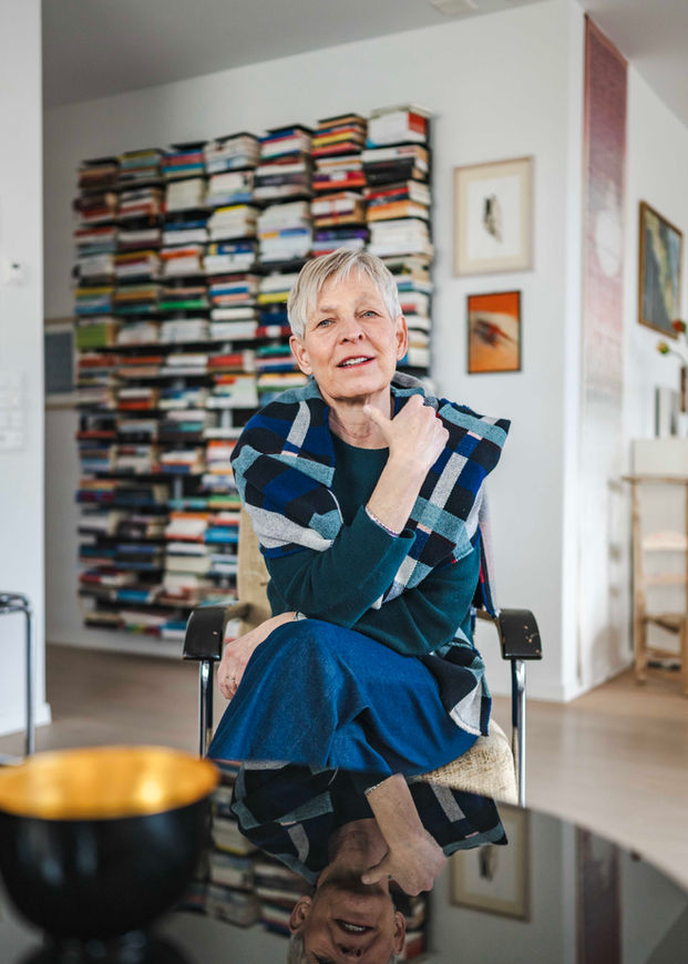 Ella de Groot, Theologin, freischaffende Seelsorgerin und Trauerrednerin. Das Bild ist von Susanne Goldschmid Fotografin für das bref Magazin