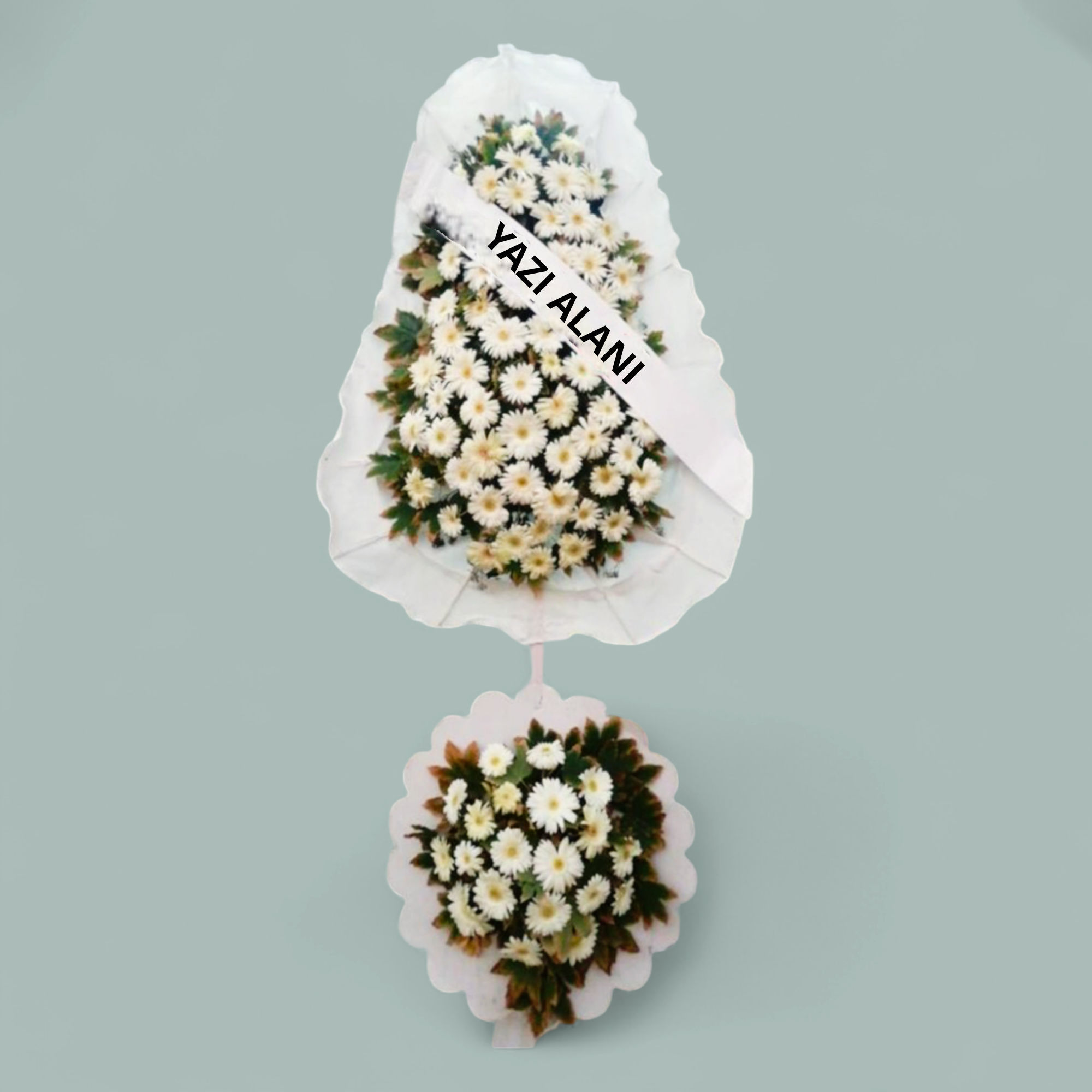 Beyaz Gerberalar ile Çift Katlı Çelenk 01