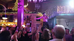 andreas-gabalier-double-flori-beim-auftritt