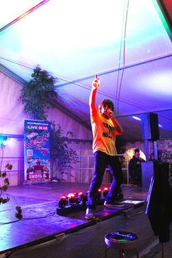 mickie-krause-double-auf-der-bühne-im-festzelt