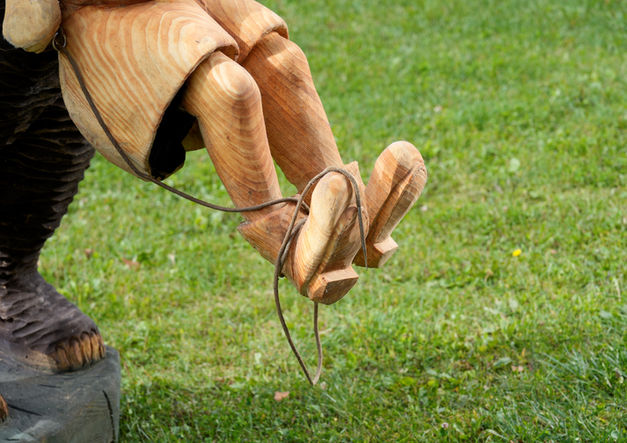 Chainsaw Carving - Alaskan Brown Bears with Salmon and Unlucky Fisherman. Comes complete with gorgeous curly Cherry Live-edge Bar-top.