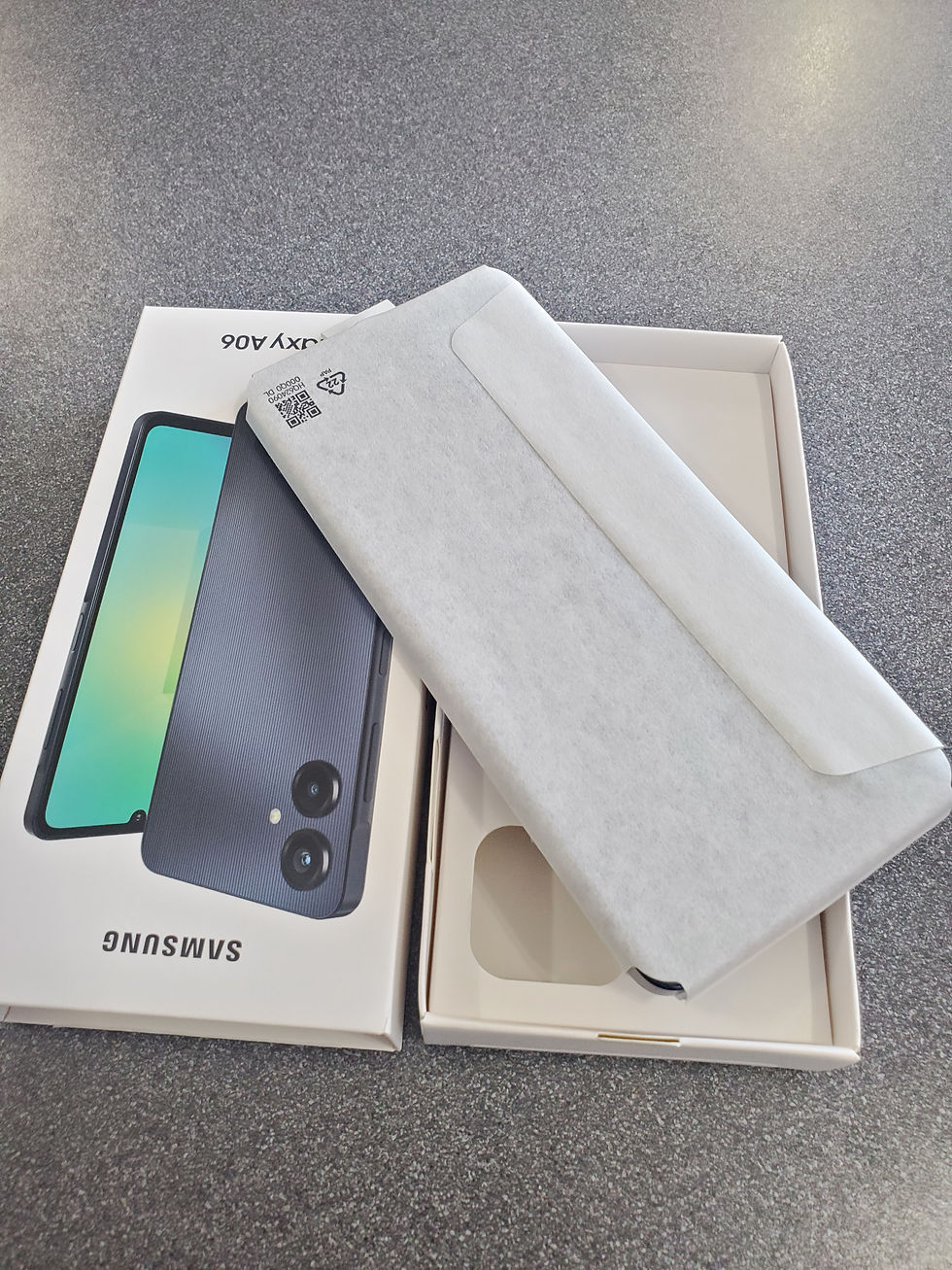 Thumbnail: Samsung Galaxy A06, Stockage 64Go/4Go, neuf jamais utilisé 