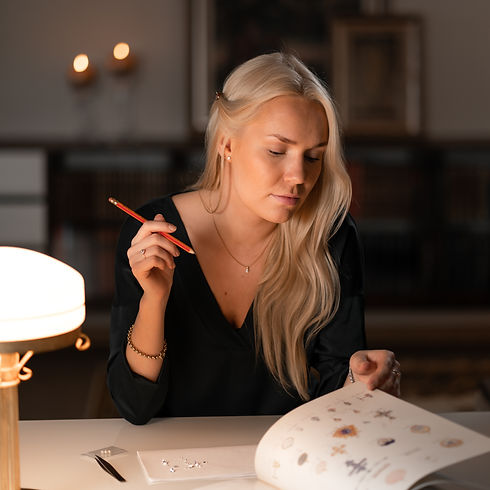 Vilma Mikkola, jalometallien erikoismyyjä