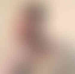 Kuvituskuva Lumoava Tanssi, nainen hymyilee