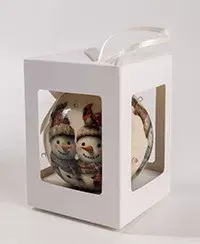 Díszdobozos karácsonyi gömbök a QX-től