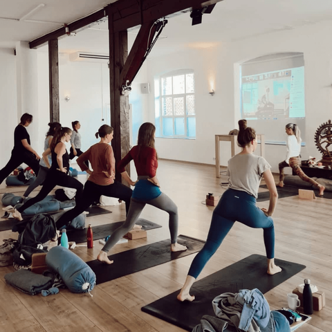 Atem Yoga Awakening  Yin Yoga und Atem Trainer Ausbildung mit Sabine Winkler und Philipp Sharma