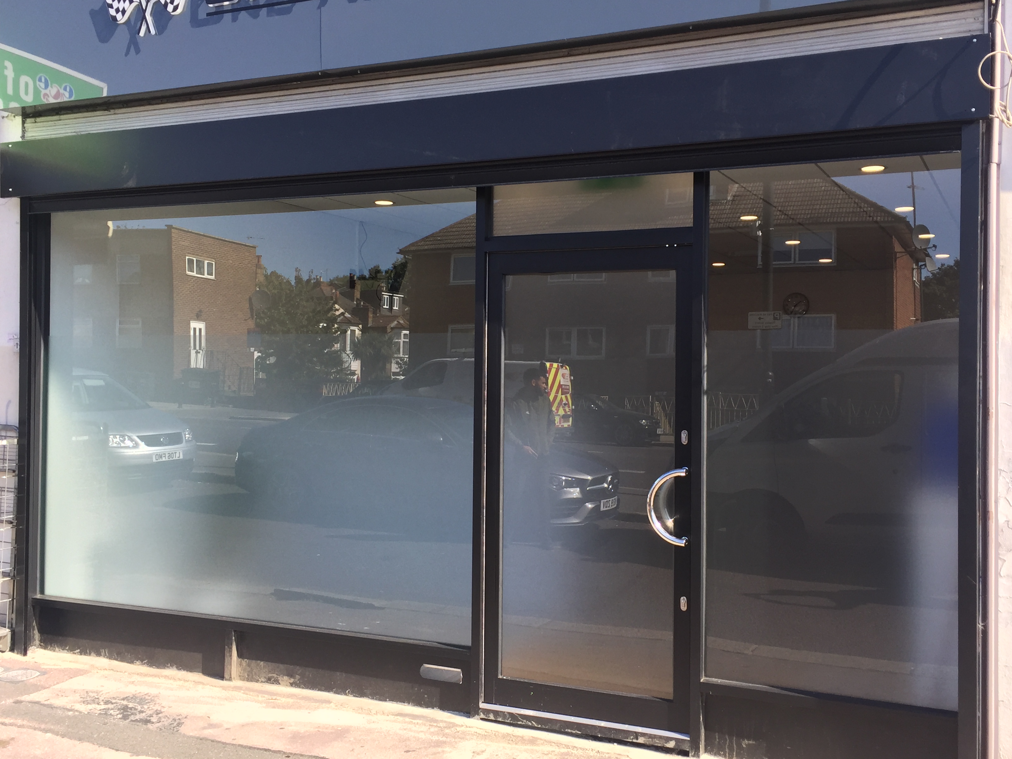 Frosted Glass Man London Solar Reflective Film Privacy Glass Film
