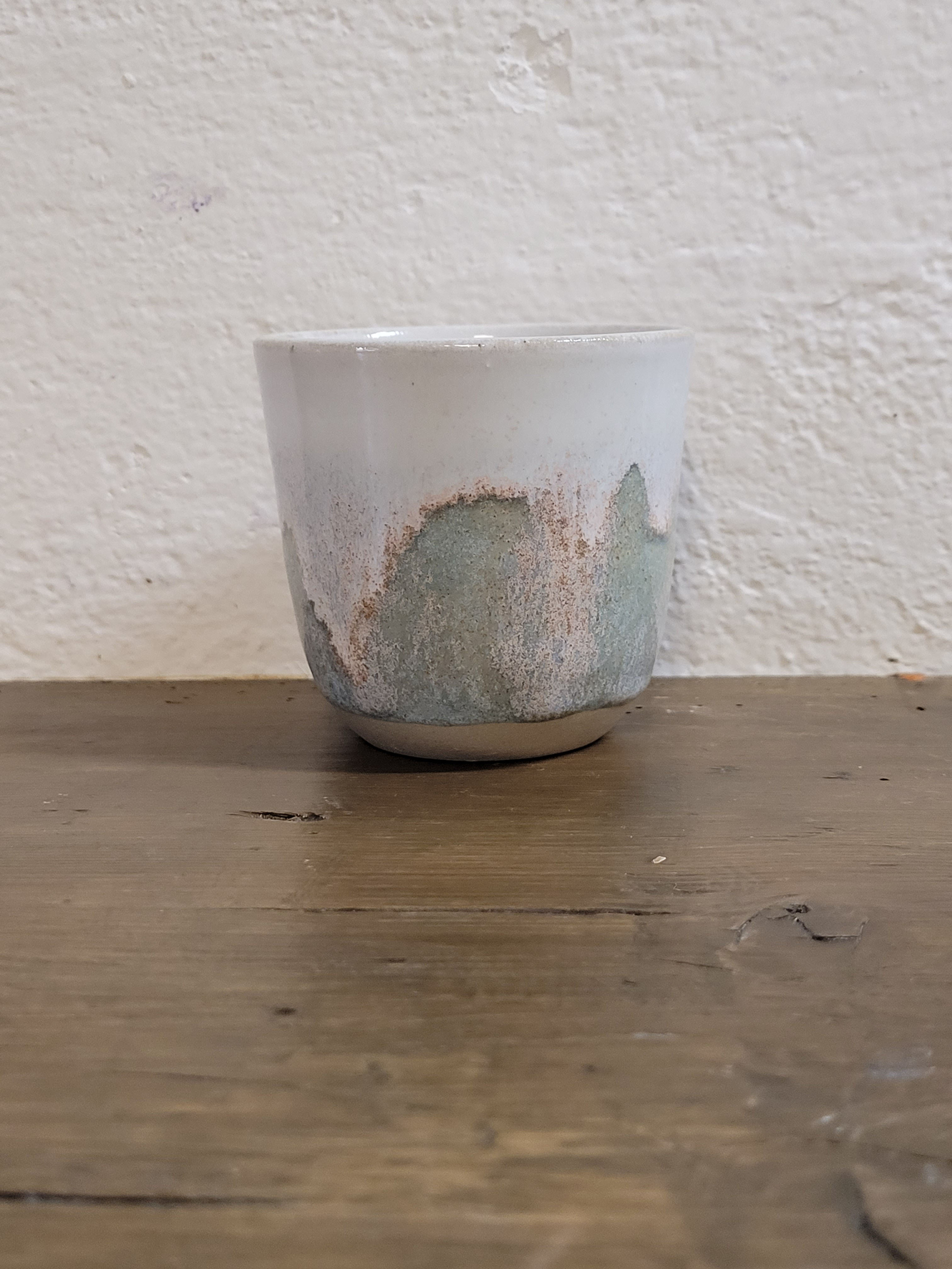 Kaffeebecher weiss grün