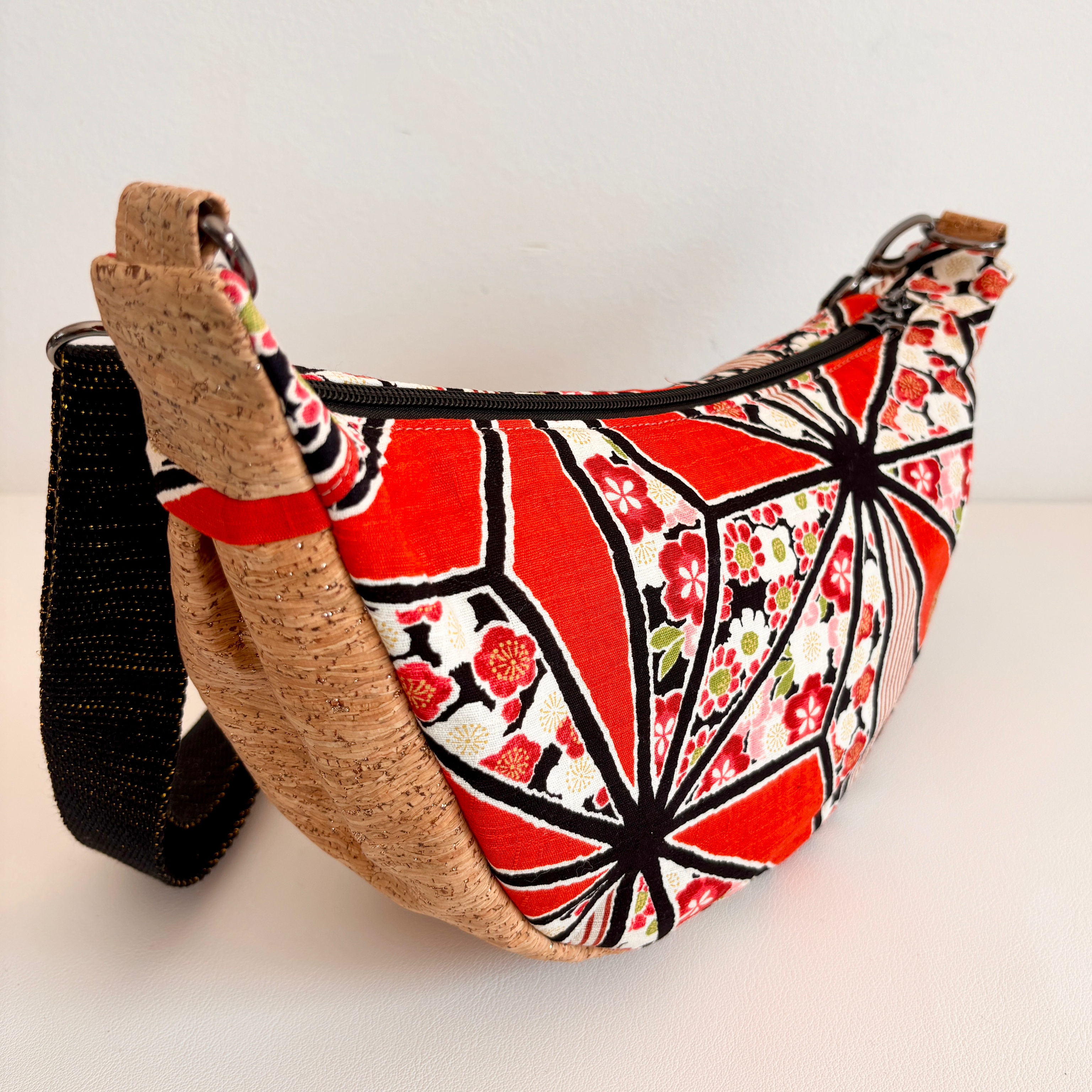 Sac banane demi lune Tsuki - Coton japonais rouge motif asanoha