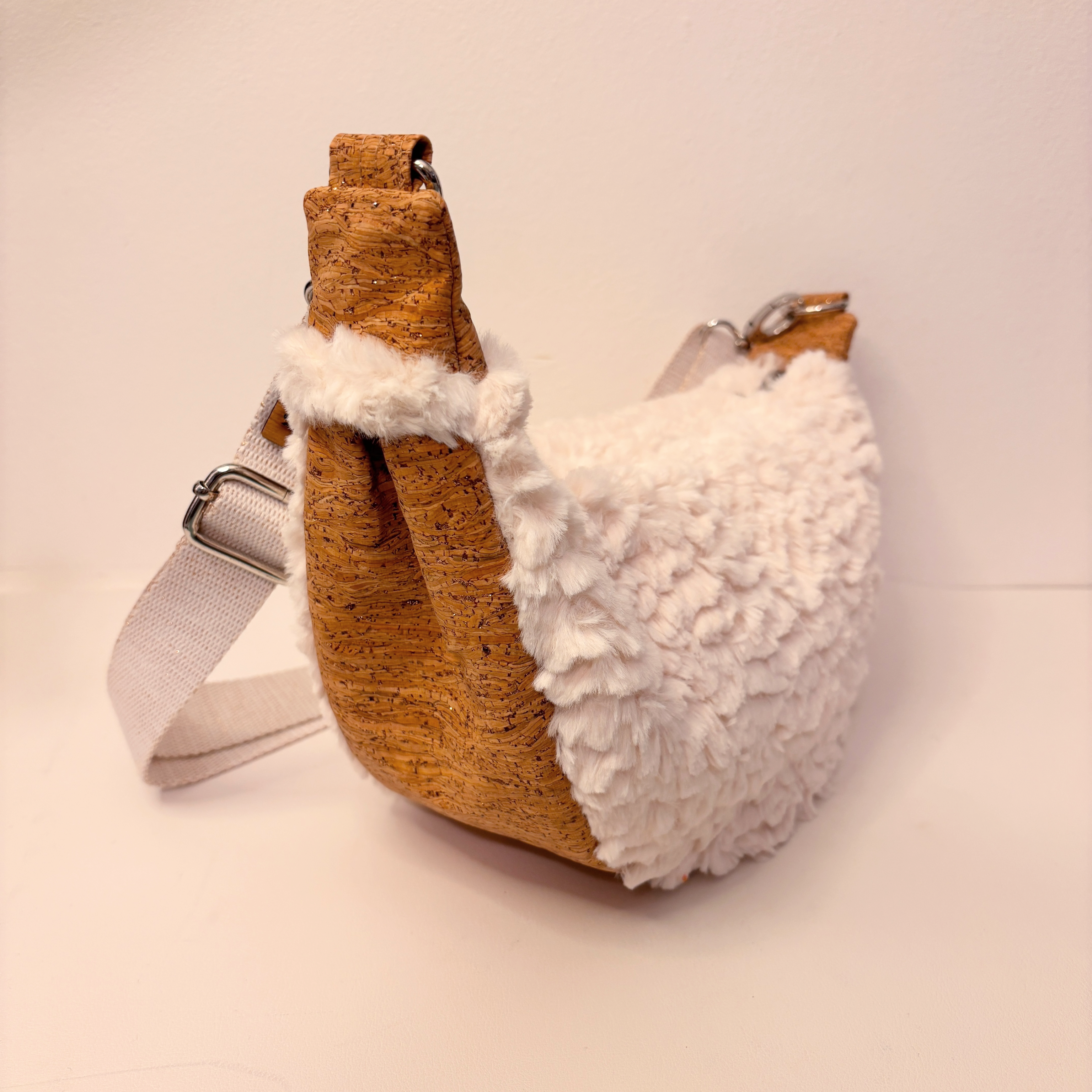 Sac banane demi lune Tsuki - Fausse fourrure blanche