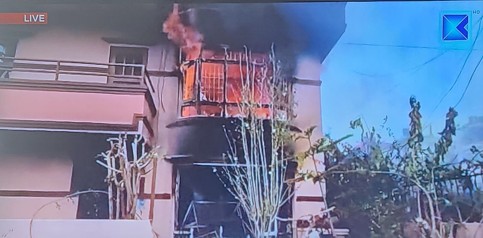 La maison du premier ministre en flammes