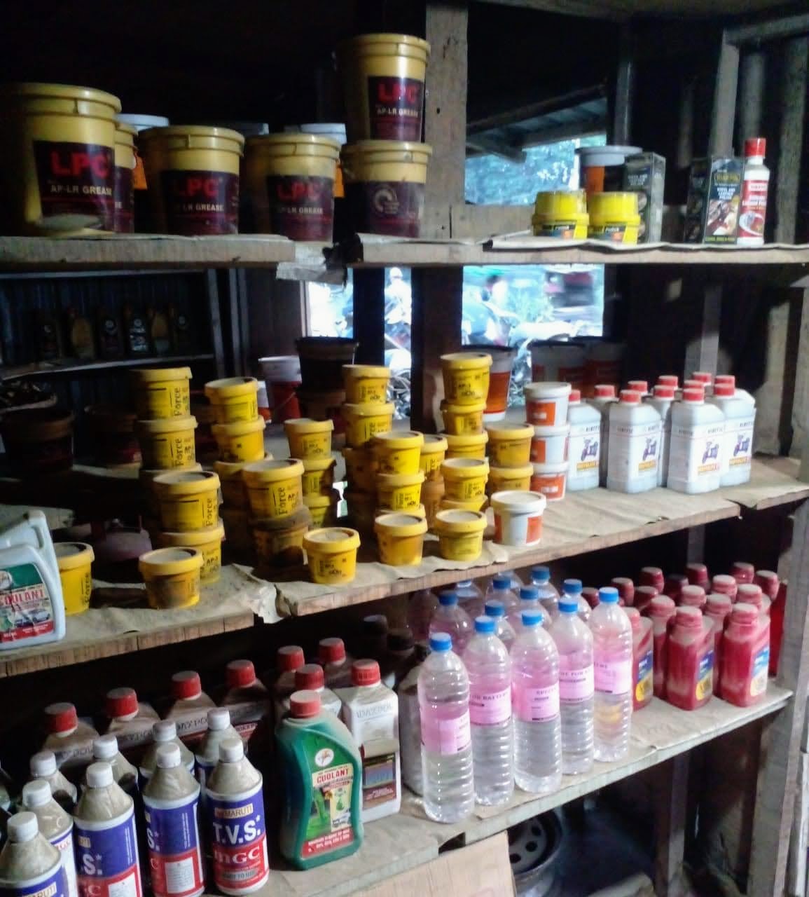 B001 I.P Lubricants, all kinds of lubricants, all vehicle type, 2 wheeler lubricant, 3 wheeler lubricants, 4 wheeler lubricants