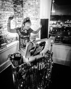 Hannah bringing the DISCO to the Studio 54 Party at _thepenthouseilm last night! 🐝🎧⚡️😻✨ (swipe 👉