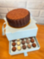 Kit Festa - Bolo + 25 brigadeiros