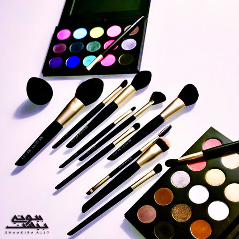 Indulge in the whisper-soft touch of our Eco Synth makeup brushes, featuring ultra-fine bristles that caress your skin, blending beauty with sustainability in perfect harmon