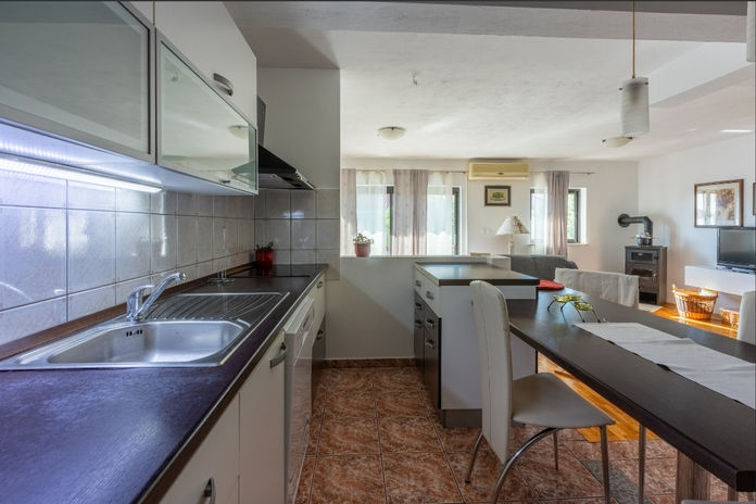kitchen2.jpg