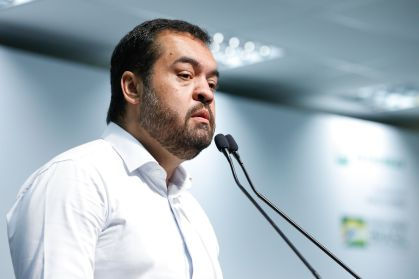 PF realiza buscas contra Cláudio Castro e empresário ligado à Refit