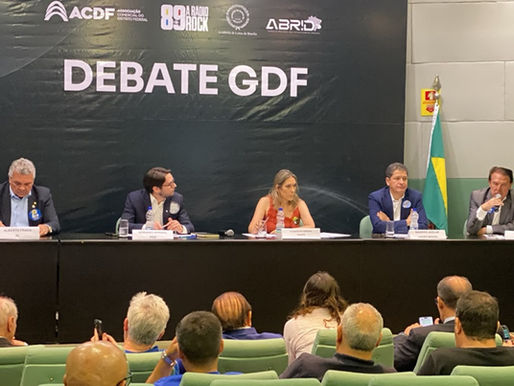Glaucia do Arruda leva pautas sociais ao primeiro debate da ACDF e defende infraestrutura como base para o desenvolvimento do DF