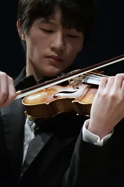 CMM violinist