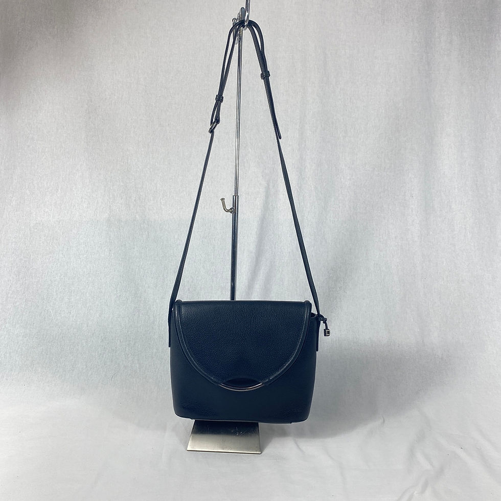 Thumbnail: Delvaux Vintage Eclair (1980s–1990s)