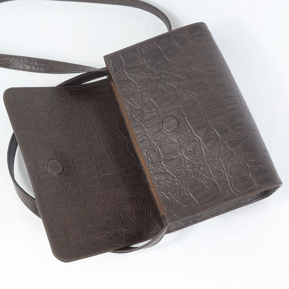 Thumbnail: Birdie: elegante schoudertas in donkerbruin leder